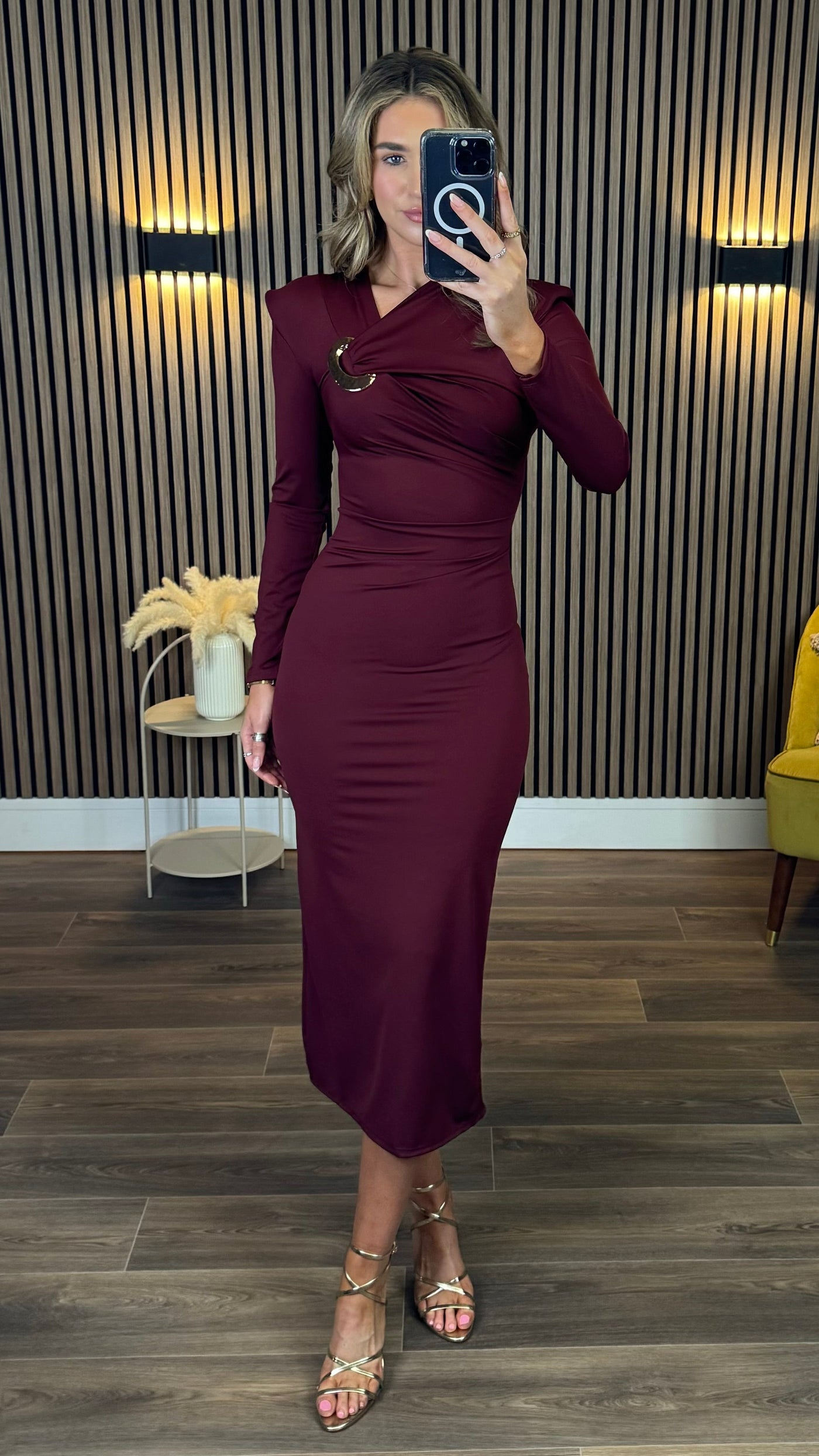 Mary™ | Vestido midi burdeos con detalles dorados