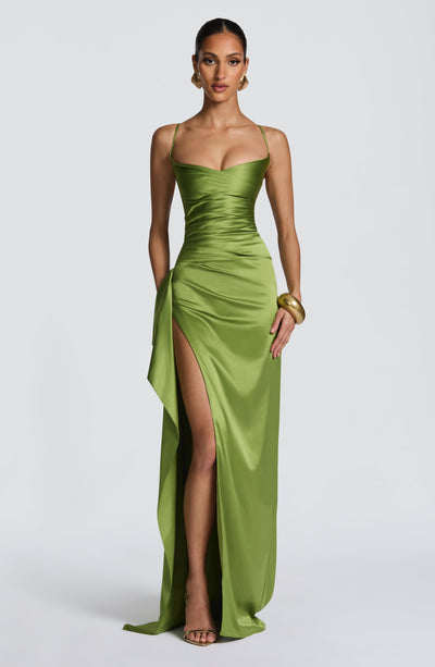 Maritza™ | Vestido satinado con abertura drapeada