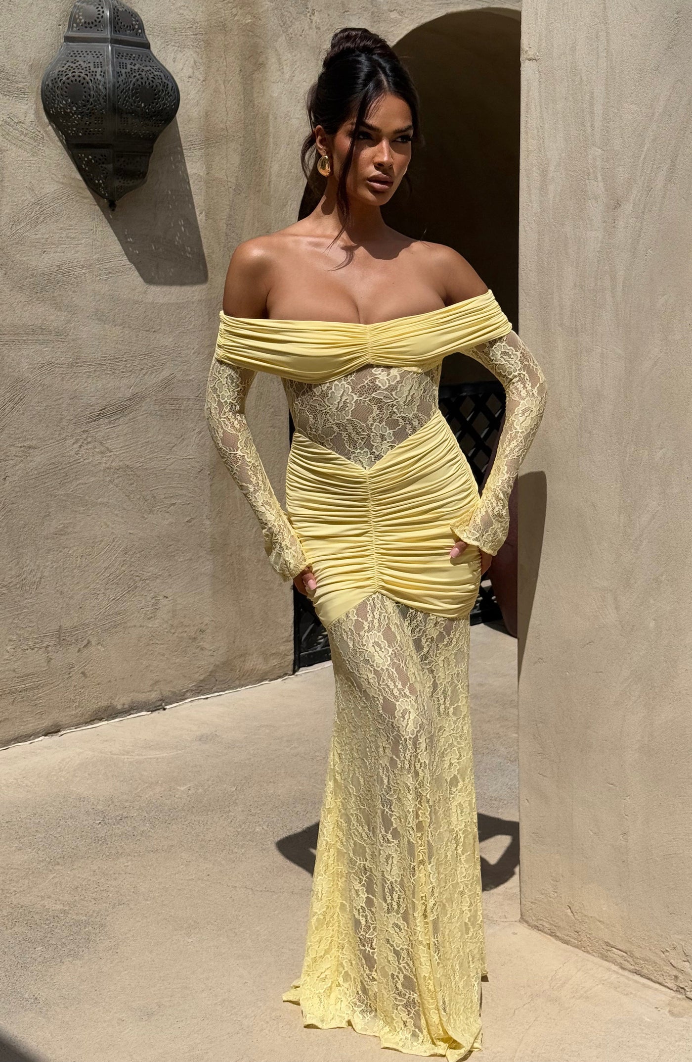 Ariadna™ | Vestido off shoulder de encaje y frunces