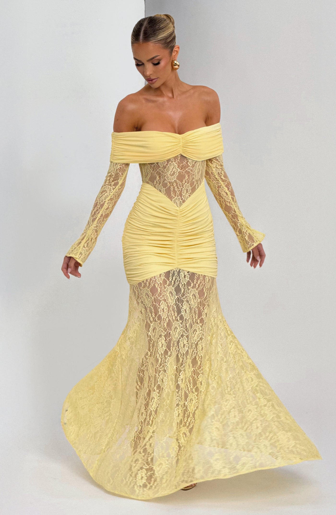 Ariadna™ | Vestido off shoulder de encaje y frunces